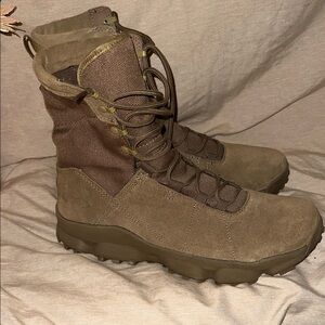 Under Armour Men's Tan and Brown Boots